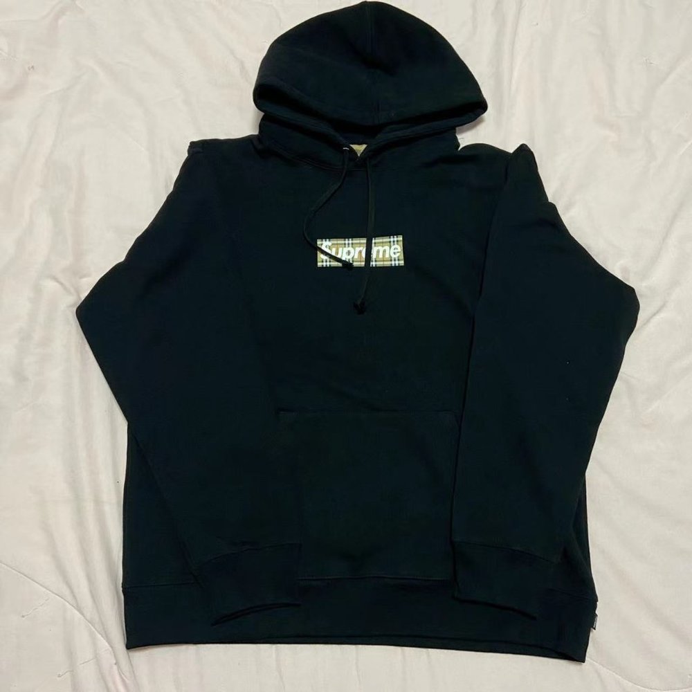 Supreme  SS22 Week 3 x Burberry  Box Logo
